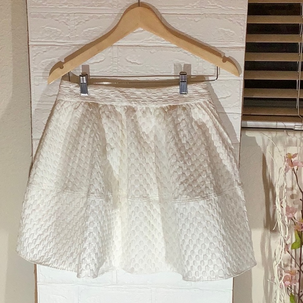 NWT Express White Quilted Textured Mini Skirt - Fit & Flare - 4 - Picture 3 of 8